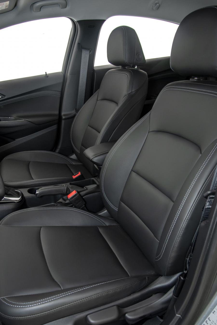 Интерьер Chevrolet Cruze LT 2019 года  (LA) (фото 4 из 9)